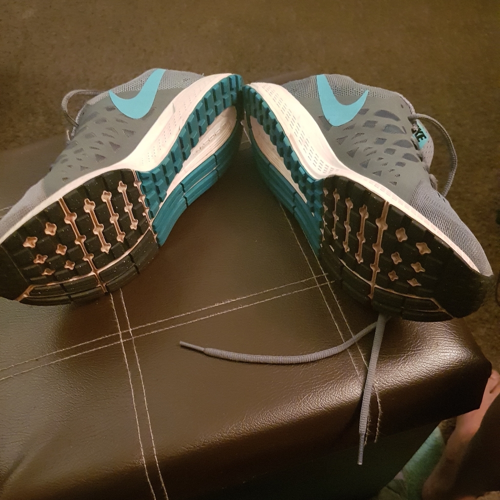 Shoes - Picture 2 of 4